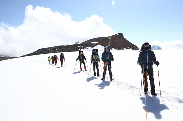 Прохождение в связке закрытого ледника - Восточной маршрут на Эльбрус