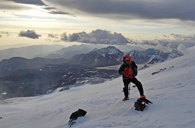 Climbing Mount Elbrus along the north slope