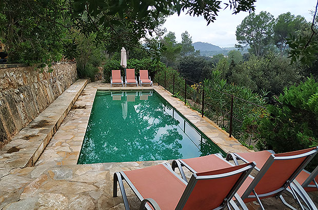 Swimming pool in the courtyard of the villa that we rent for our climbing programs on the island of Mallorca