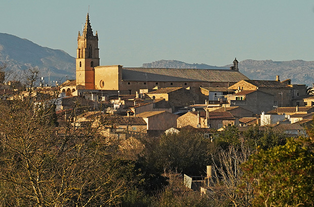 Dozens of tiny towns in the central part of Mallorca are somewhat similar to each other... But this is only at first glance