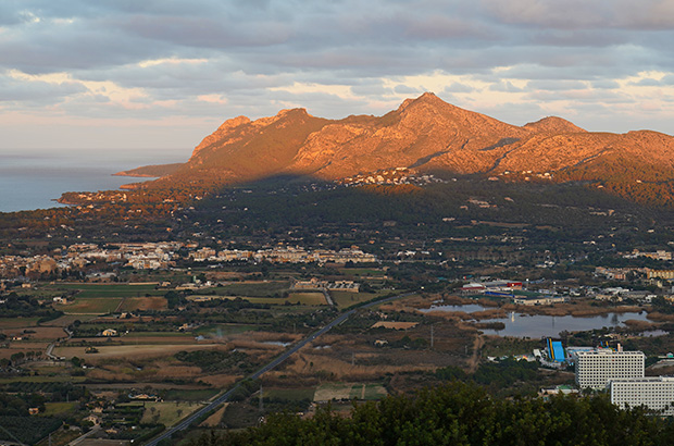 Alcudia is a small town in Mallorca, located on an isthmus between two picturesque bays