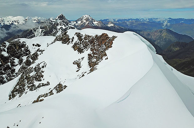 Acclimatization climb to the summit of Diablo Mudo in Cordillera Huayhuash