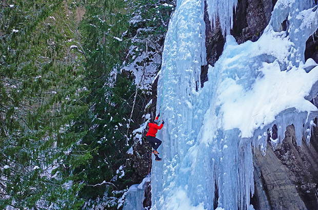 Ice climbing at the Rjukan Cascades