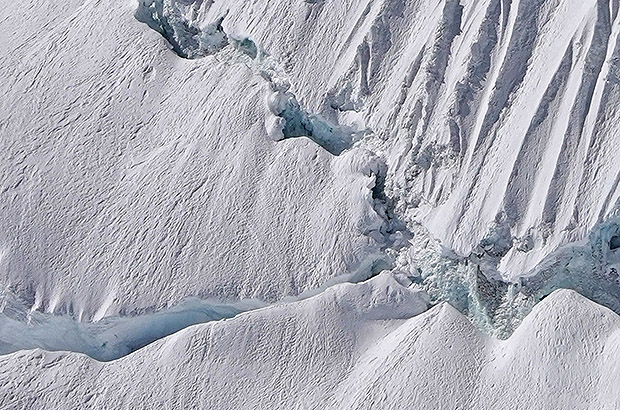 Condition of the approach to the wall part of the Alpamayo route before the first snowfall