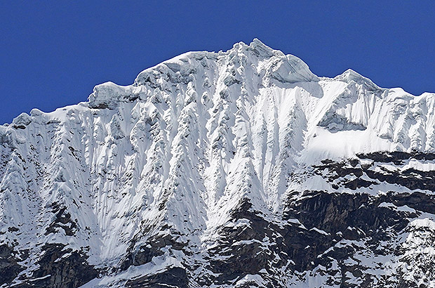 Summit dome of the unnamed peak 5454, north of Nevado Tocllaraju