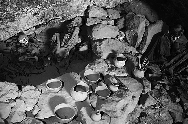 The closest Inca burial site is located over 80 km from Machu Picchu