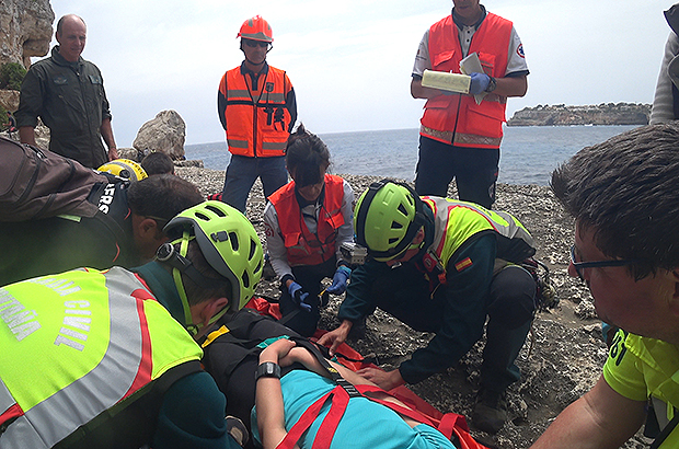 Work with the injured climber at the place of the accident. Majorca