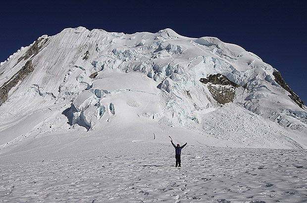 Nevado Kitaraju, northwest face. The photo shows all the current features of the route