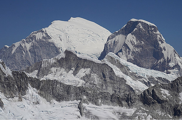 Вид на Уаскаран с маршрута восхождения на Альпамайо
