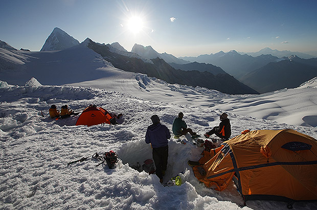 Camp 5500 m at the foot of the Nevado Alpamayo route