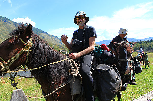Horse-drawn expedition to the foot of Belukha is the best option for the route.