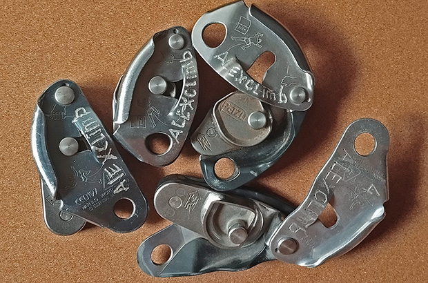 In more than 30 years, there has not been a more successful product on the belay / rappel device market than Petzl Grigri