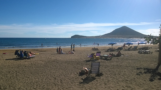 The air and water temperature on the beaches of Tenerife practically does not change depending on the season