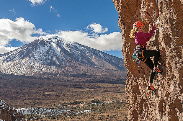 Rock climbing in Tenerife in the Cañada de Capricho sector