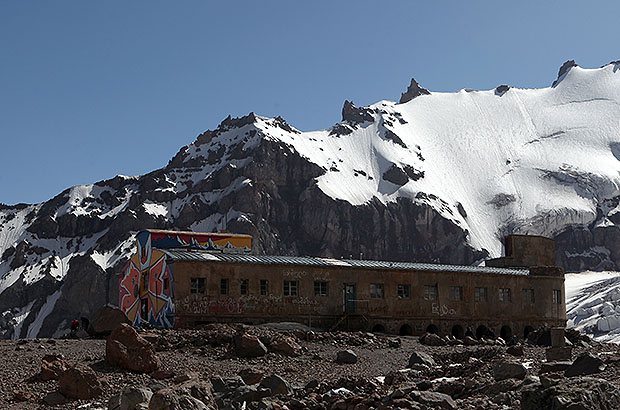 Южный приют на склоне горы Казбек