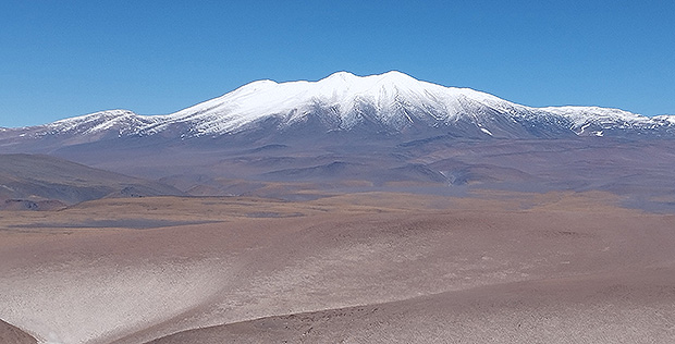 Ojos del Salado and the high-altitude puna – a lifeless desert