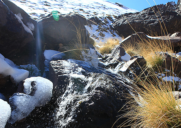 В непогоду горы хмурятся, в погоду - улыбаются