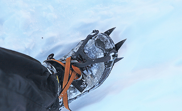 Из снаряжения для восхождения на Тубкаль понадобились кошки и трекинговые палки