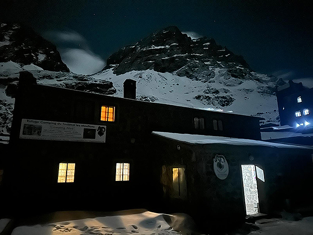 Гостеприимные огоньки горного приюта Тубкаль