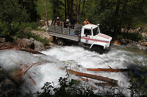На пути к базовому лагерю Джалы Су - началу восхождения на Эльбрус с Запада