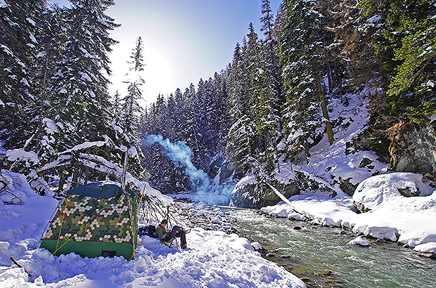 Mobile sauna in the canyon of the Amanaus River