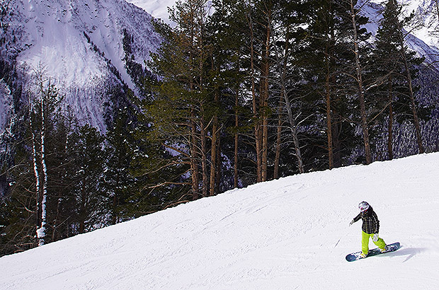 Skiing in Dombai is quite attractive.Especially if you don’t compare it with more developed ski resorts