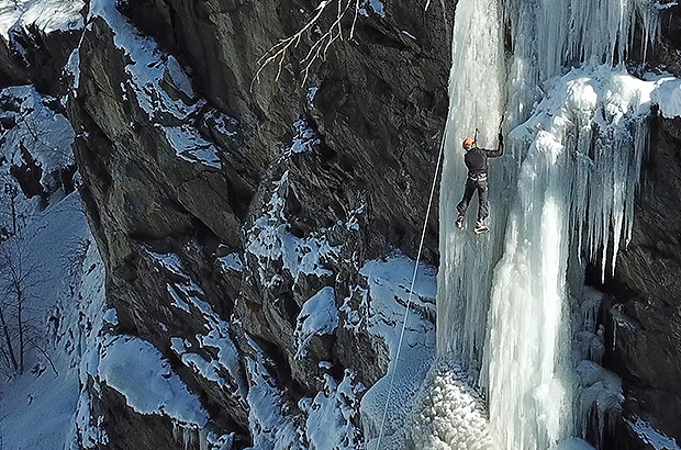 Iceclimbing school MCS AlexClimb in Dombai