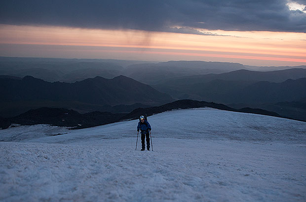 Ascent to the top of Mount Elbrus by the northern slope