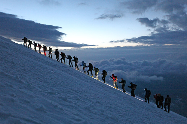 Many travel companies take large groups for climbing Mount Elbrus, sacrificing, first of all, the safety of their clients