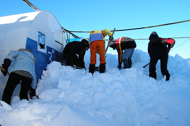 Excavation of the entrance to the Gorabashi shelter after a snowfall on Mount Elbrus in November