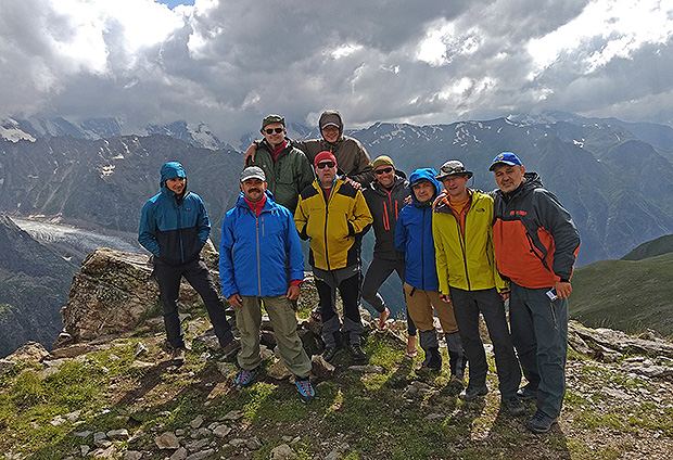 Команда хомячков-здоровячков на ночёвках 3400 м