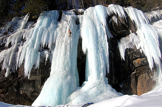 MCS AlexClimb Iceclimbing Course in Norway