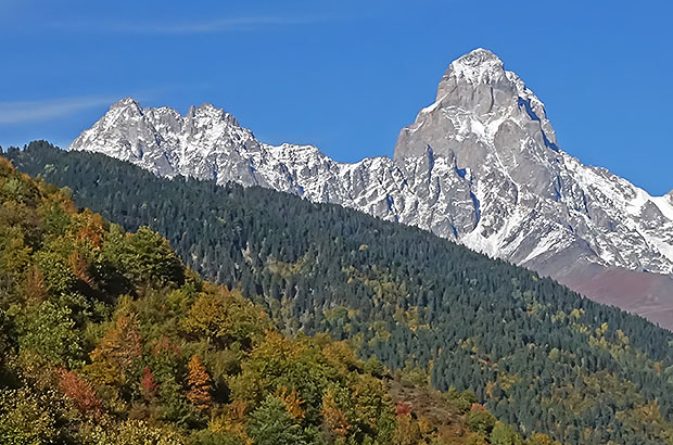 Величественный массив горы Ушба в Грузии (Сванетия)