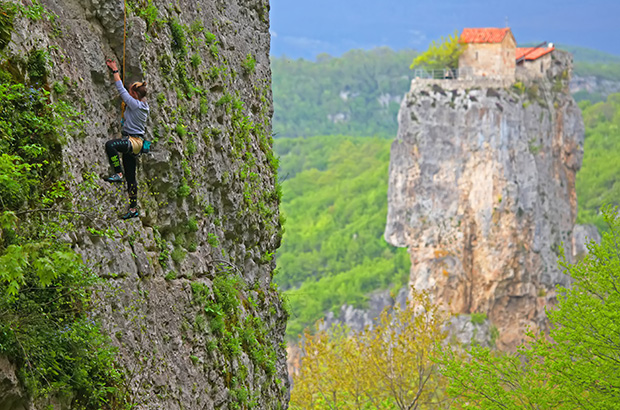 Rock climbing training in Katskhi