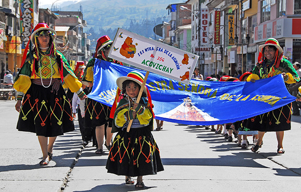 People love to celebrate holidays and carnivals in Huaraz - every week in May the most colorful costume parades take place