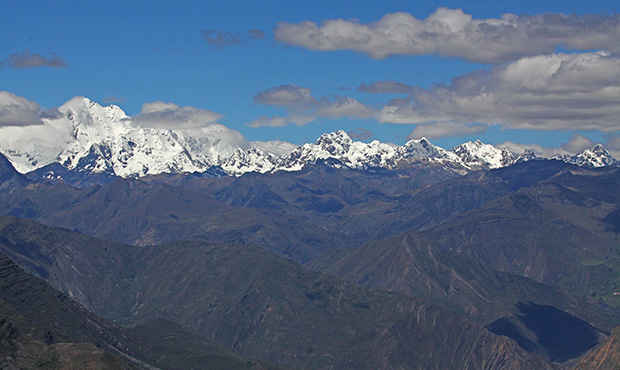 Cordillera Huayhuash - Smile of the Lifeless Sierra