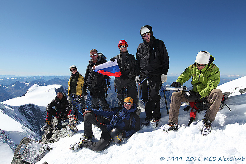 Climbing Mount Belukha in Altai with the team of MCS AlexClimb climbing School