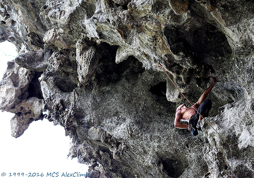 Basic rockclimbing courses in Cuba by MCS AlexClimb rockclimbing School