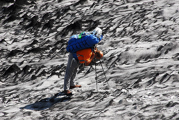 Из под тяжёлого рюкзака красоты Камчатки не всегда так радуют глаз, как на фотографиях