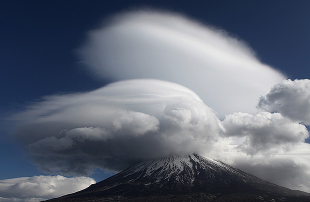 Локальная непогода на Ключевской сопке - критически сильный ветер