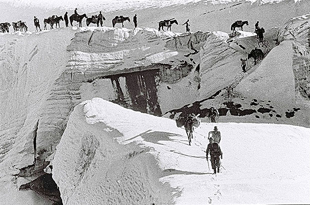Mountaineering in the first half of the 20th century - a mixture of heroism and a desperate will to win