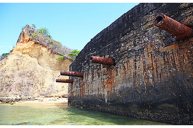 Заброшенный французский форт 19го века на острове Мадагаскар. Скалолазная экспедиция MCS AlexClimb
