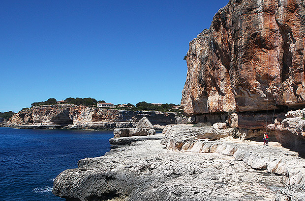 Cala Figuera is one of the best rockclimbing spots in Mallorca in winter