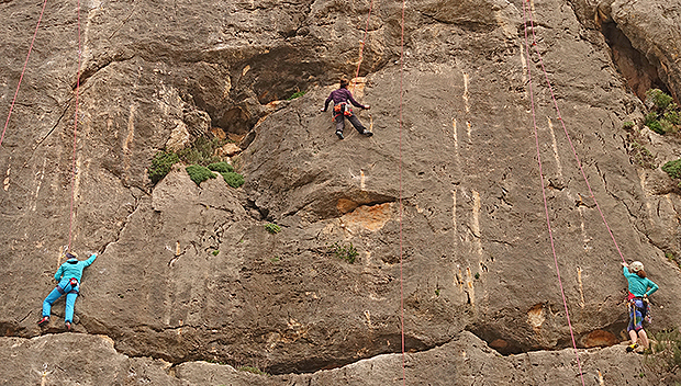Rockclimbing training in the Creveta sector of Mallorca