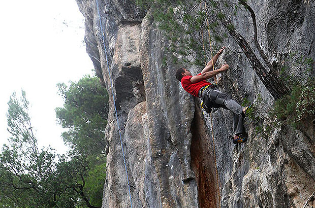 Climbing training in the Fraguel sector