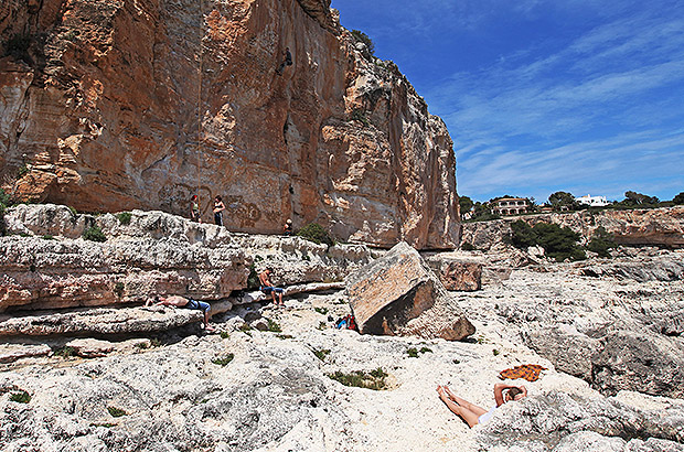 Rockclimbing in one of the most beautiful and unusual sectors of the island of Mallorca - Cala Figuera
