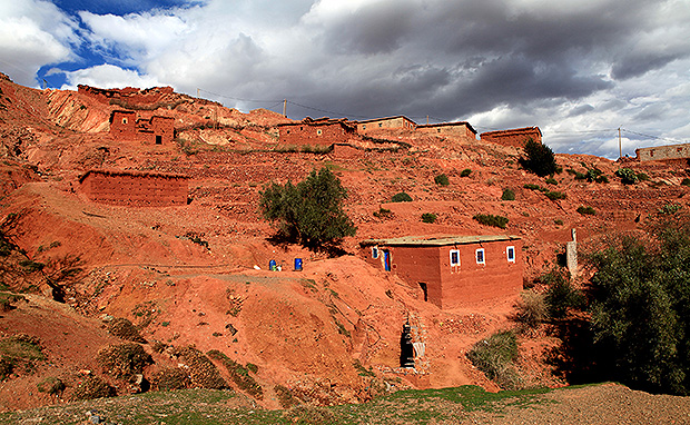 Берберская деревня на пути к подножию горы Тубкаль