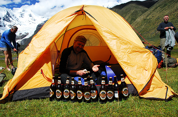 Единственная польза от алкоголя в горах - можно напиться до похмелья и передумать лезть на вершину