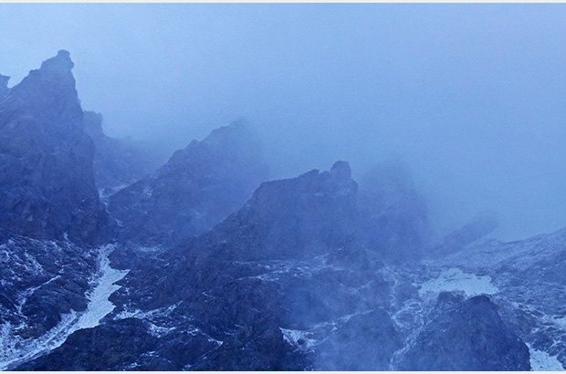 Непогода в горах - смертельная опасность для тех, кто не успел спуститься с маршрута