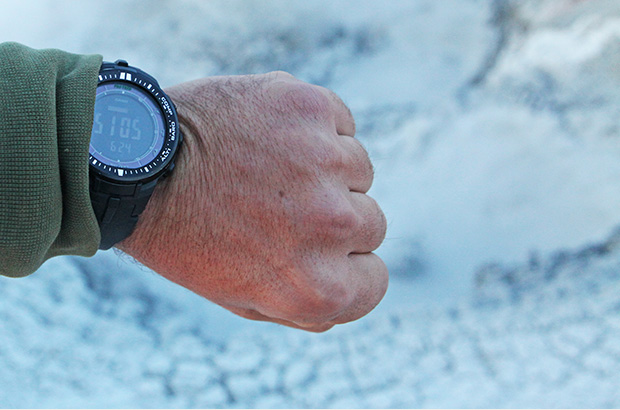 I use a Cassio Pro Trek watch when climbing - in my opinion, it is the ideal solution